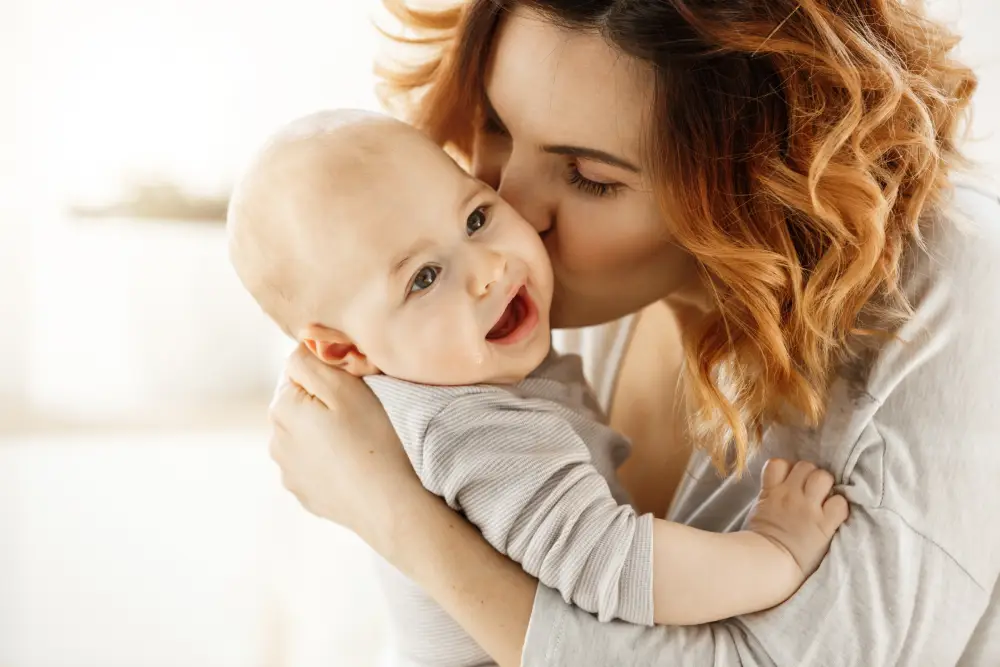 Suivi post-natal : tire-laits, pèse-bébés et thermomètres pour accompagner les jeunes parents